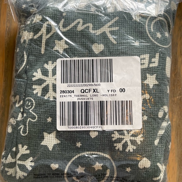 NWT Victoria's Secret PINK Green Christmas Holiday Thermal Sleepshirt - Picture 8 of 9